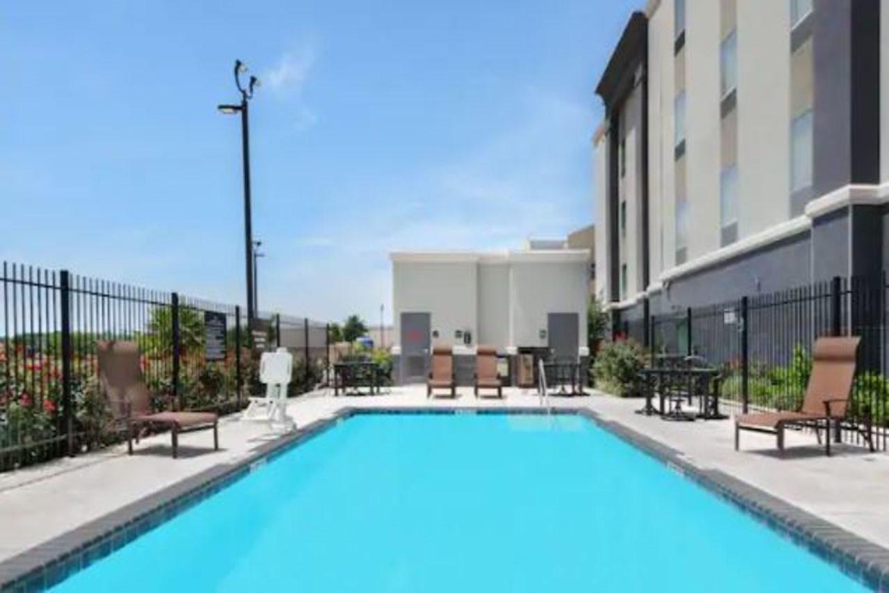 Hampton Inn & Suites San Antonio Brooks City Base, Tx Exterior photo